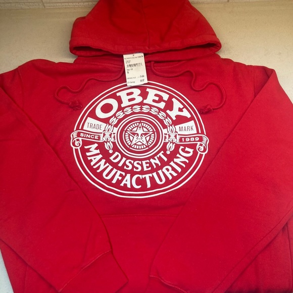 OBEY 🅾️ Men’s Red Logo Fleece Hoodie - Picture 4 of 7